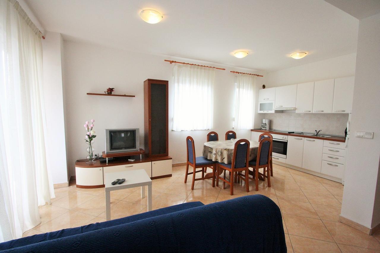Apartment Bilic With Balcony Poreč Exterior foto