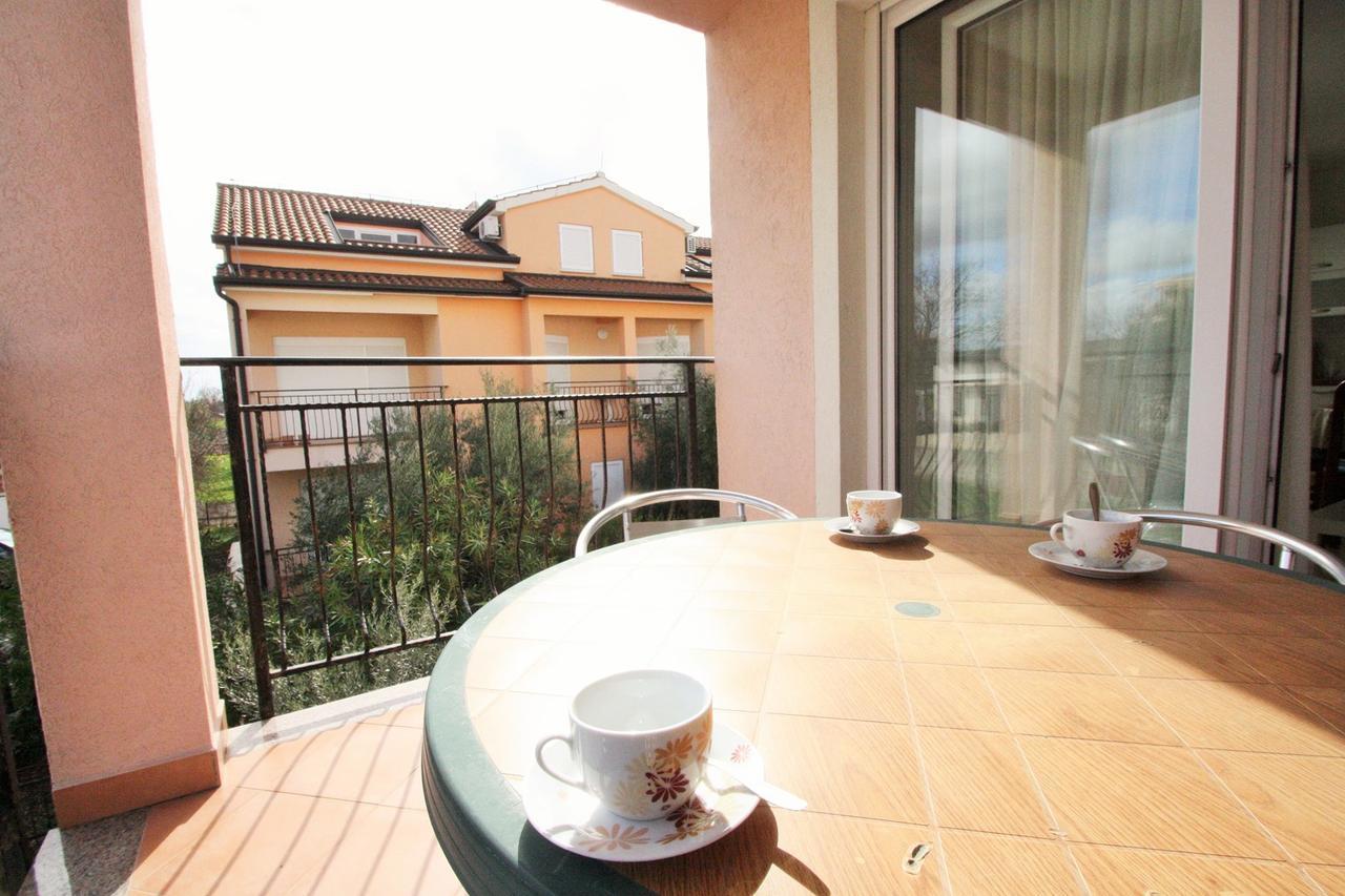 Apartment Bilic With Balcony Poreč Exterior foto